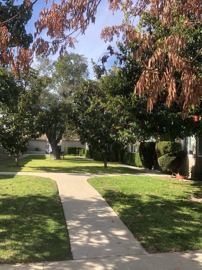 Photo - 1733 N Hollywood Way Unidad 1733