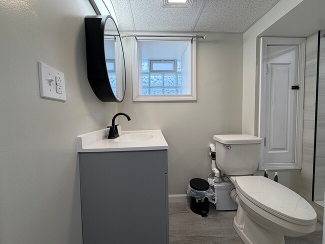 320-322-322 Wood St Unit Room A