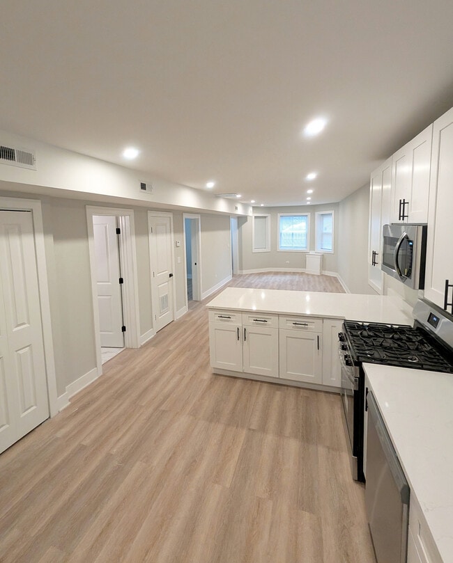 Photo - 2850 N Avers Ave Unit GDN
