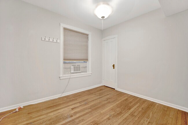 Photo - 2651 N Marshfield Ave