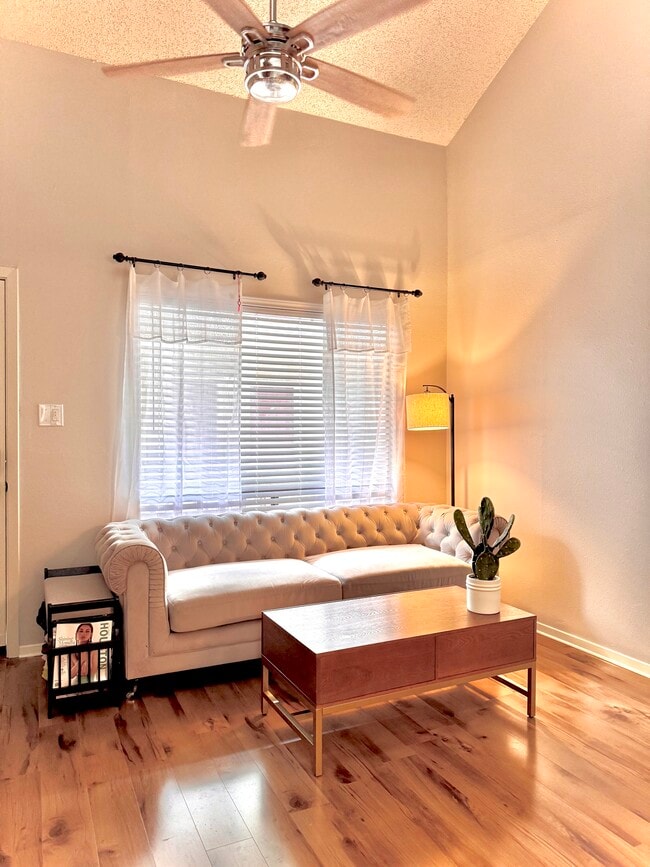 Photo - 2120 Pearl St Unidad 216