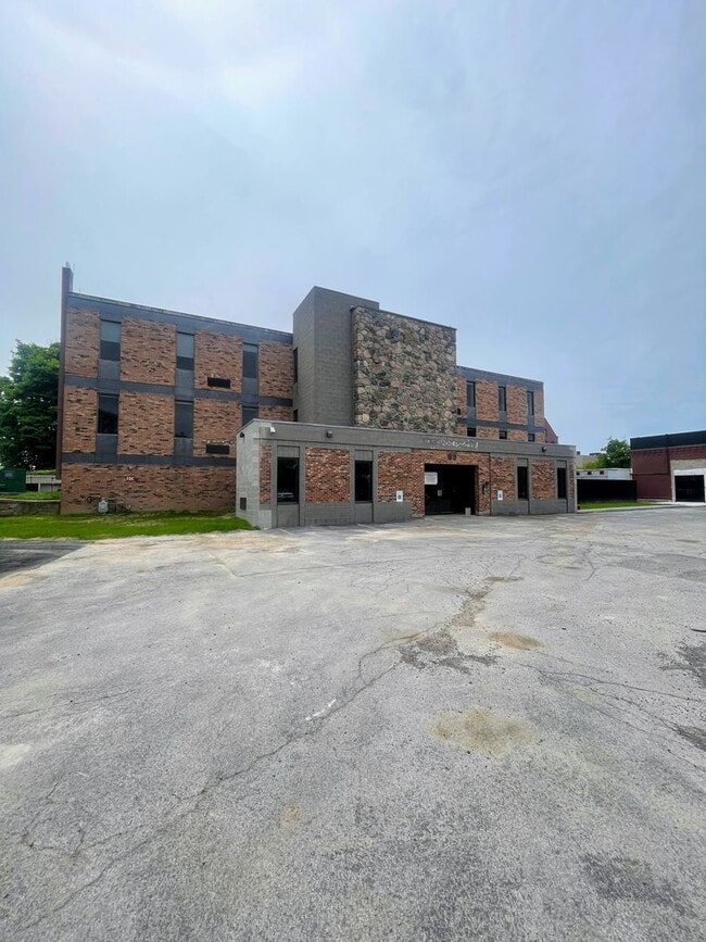 Building Photo - 274 N Goodman St Unit 003
