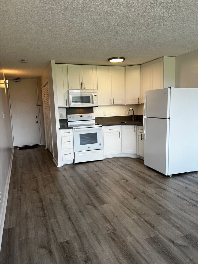 Photo - Top Floor, Corner Unit Studio with Mountain Views. Unit 701