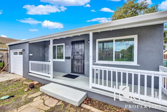 Photo - 1007 Maple Ave