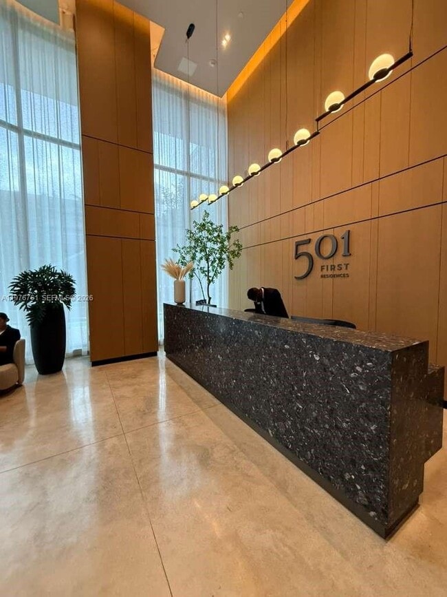 Photo - 121 NE 5th St Unidad 2811