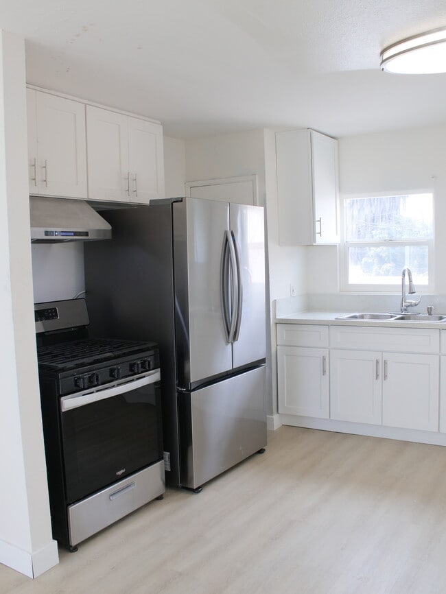 Building Photo - 11116 S Figueroa St Unit 2