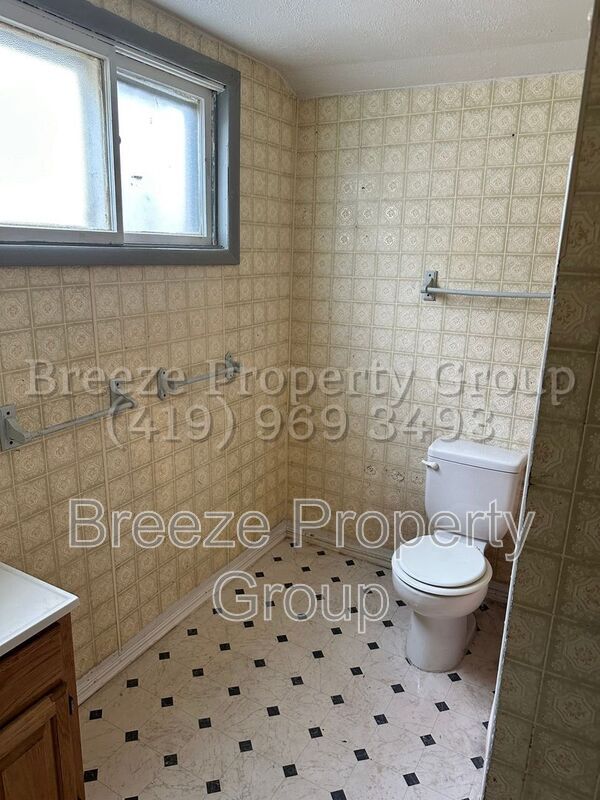 Photo - 714 Balfe St