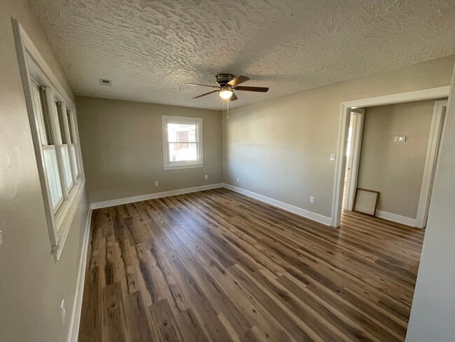 Photo - 108 N Saratoga St