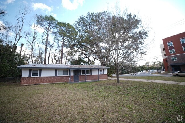 Building Photo - 4 bd/2 bath near Jackson Bluff Rental