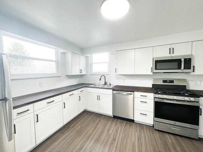 Photo - 418 Parkwood Rd