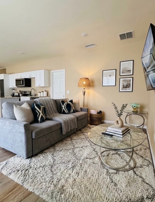 Living room - 314 N 6th St