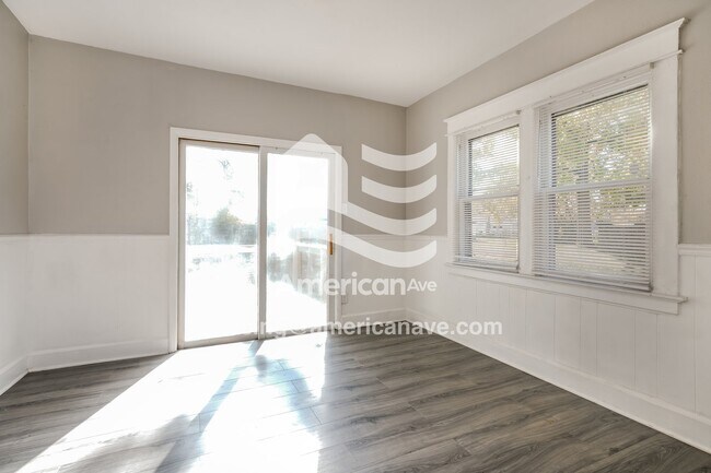 Photo - 1202 E Fox St