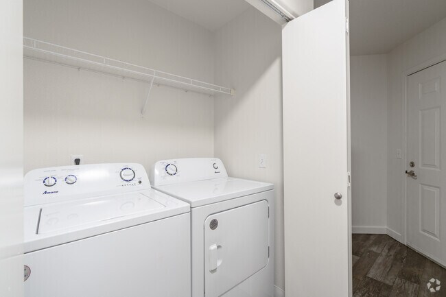3BR, 2BA - 1,018SF - Laundry