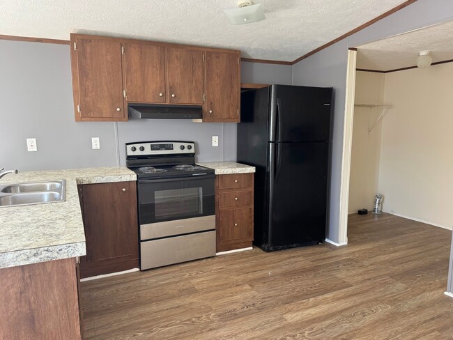 Building Photo - 580 Banjo Way