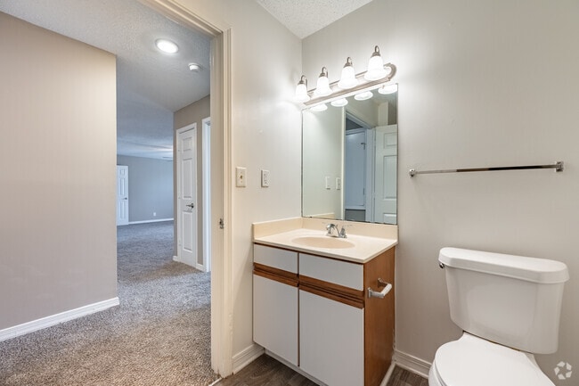 1BR, 1BA - 771SF - Bathroom