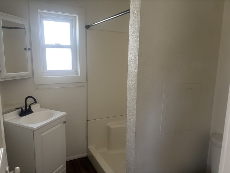 Photo - 124 10th St SW