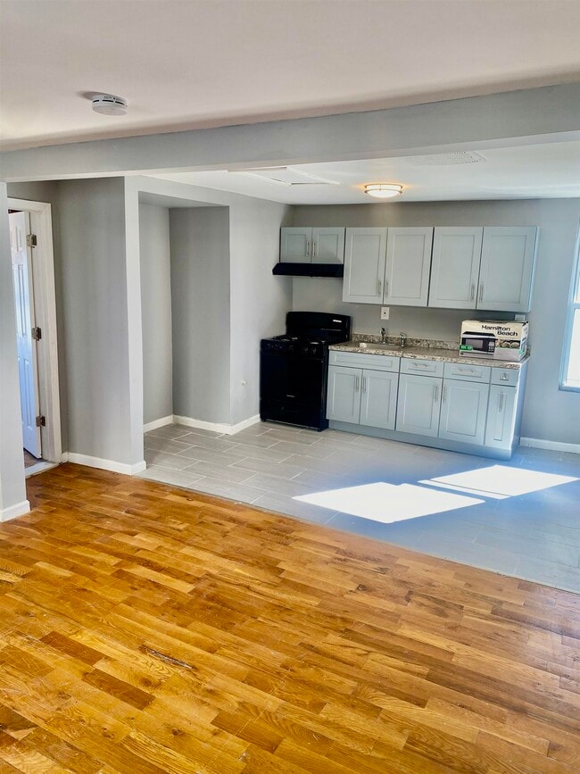 61 Weequahic Ave Apartment Unit 3 Newark, NJ