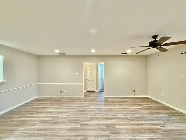 Photo - Tour Today! Stunning 3 Bedroom, 2 Bathroom Duplex in Tyler!