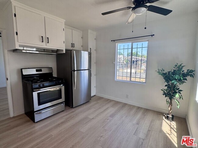 1542 W 60th St Unit 1