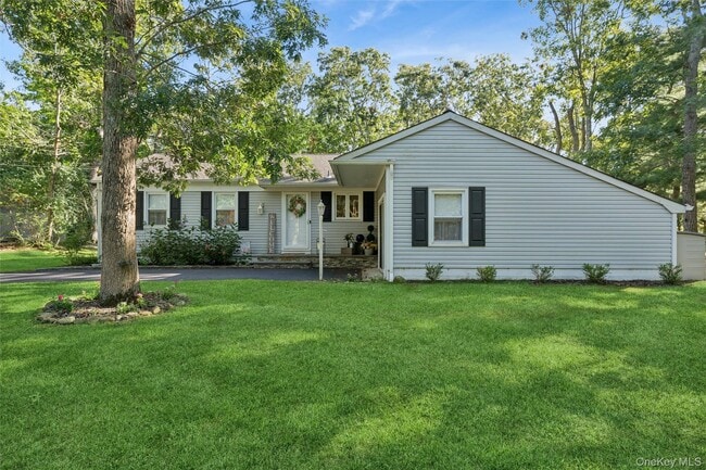 4 Arbor Ln