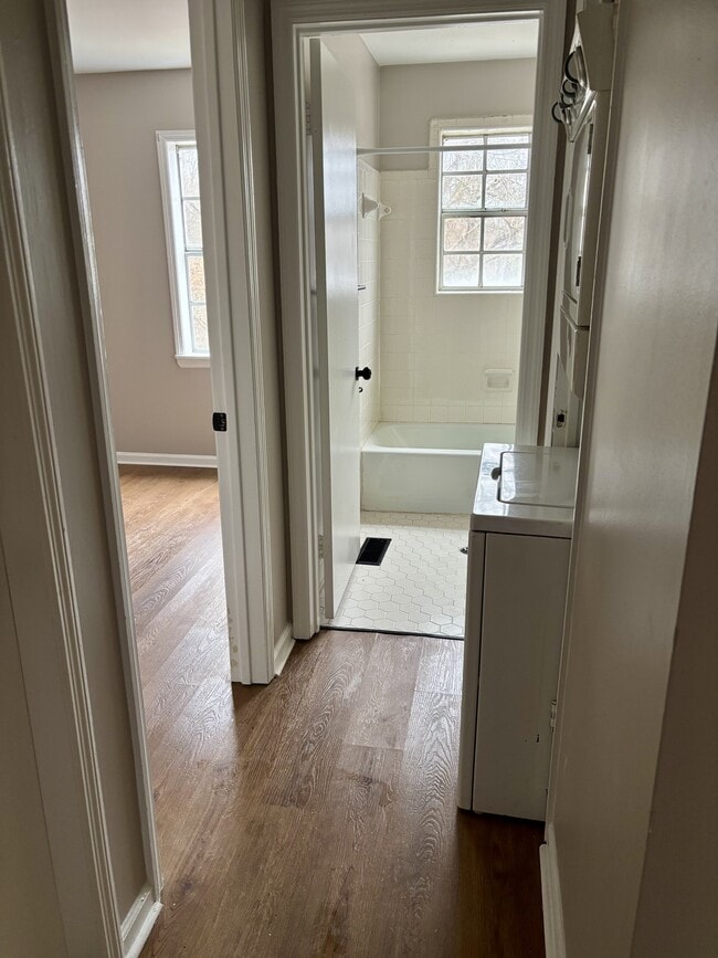 242 Lake Dr Unit 1