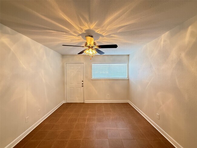 Photo - 1141 N Durham Dr Unit 17