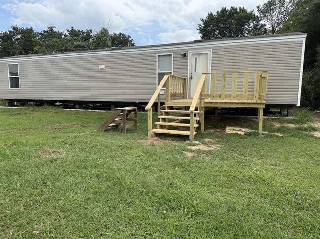 Photo - 208 Overland Trail