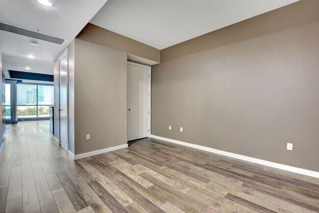 Photo - Panorama Towers T2-1005-Strip/City Views f... Unit 1005