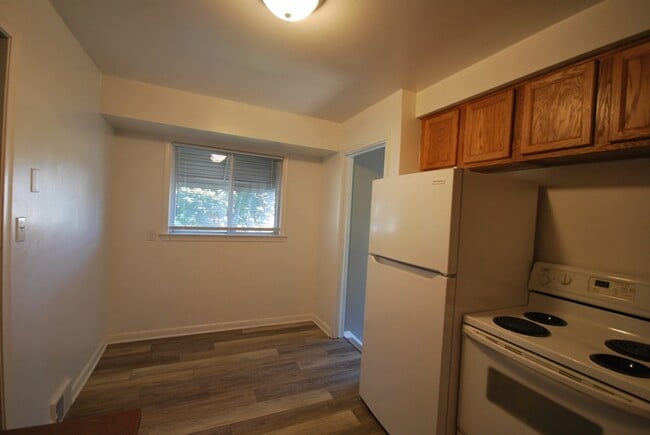 Photo - 20516 Denby St