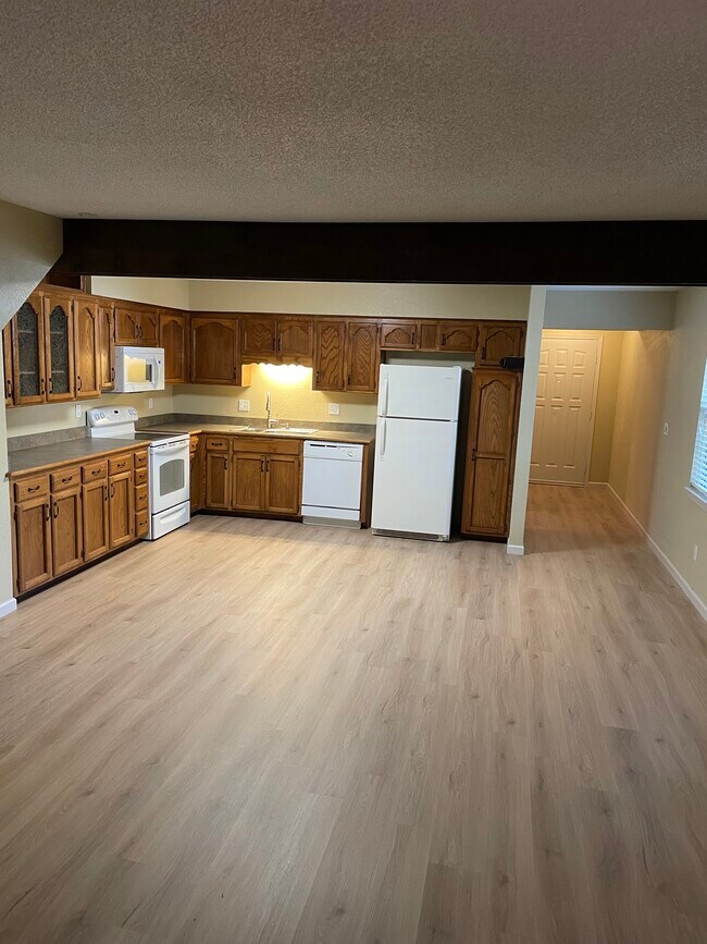 Kitchen / Front door - 217 SW Pinetree Ln Townhome