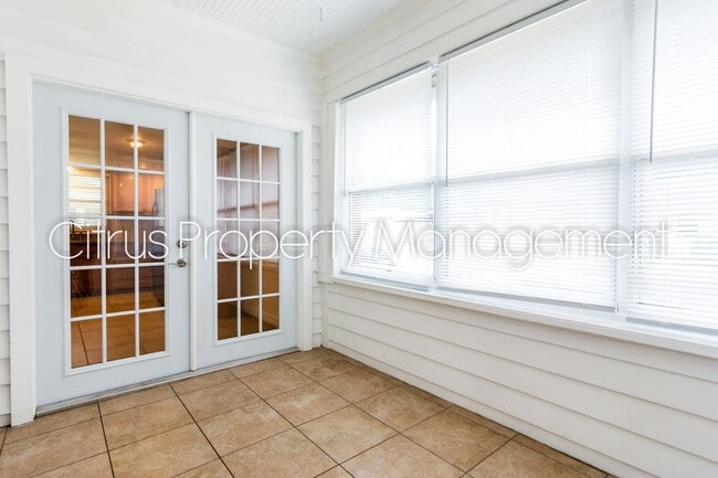 Photo - Charming Duplex in Mills 50 District