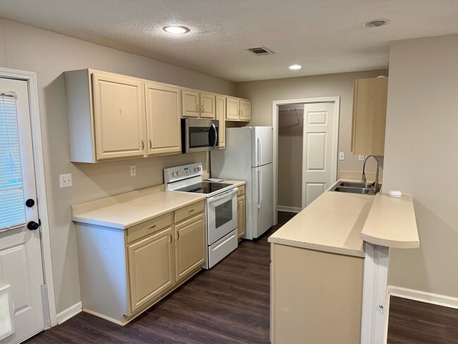 Photo - 108 Gardenview Dr