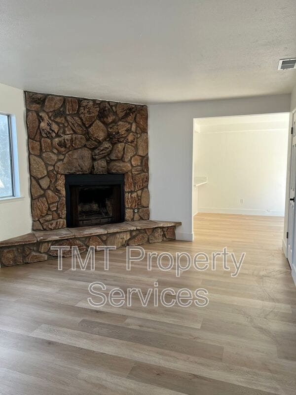 Photo - 610 E Newlove Dr