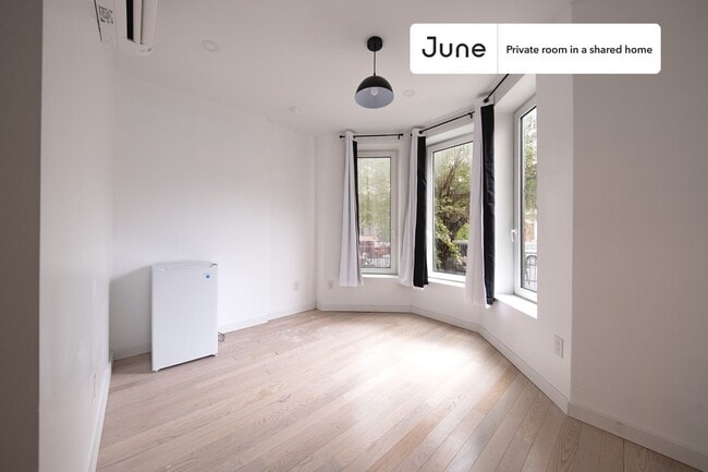 Room in Shared 4 bed/2 bath home in Ditmas Park
