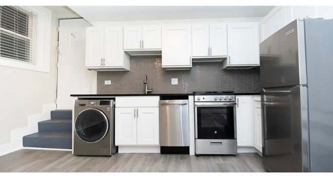 Photo - 648.5 W Roscoe St Unit GD