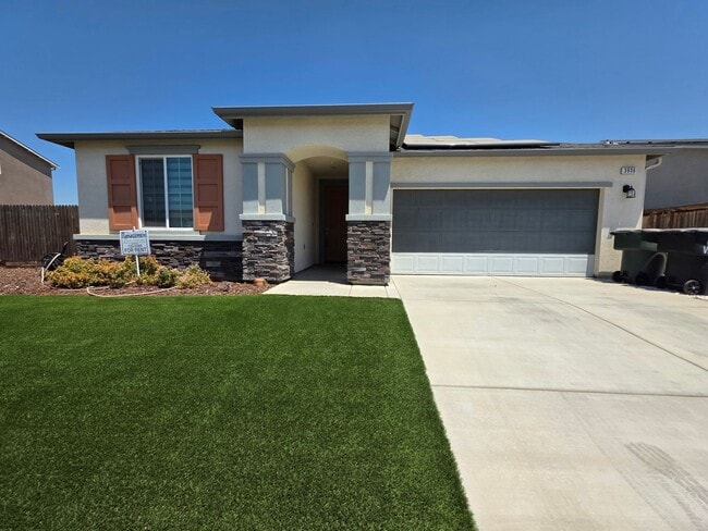 Building Photo - Solar , open floor plan, walk in shower, v... Rental