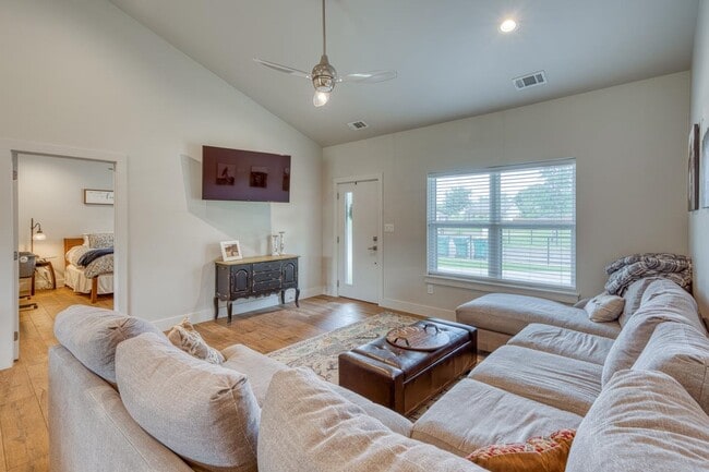 Photo - 1304 Prairie Creek Dr