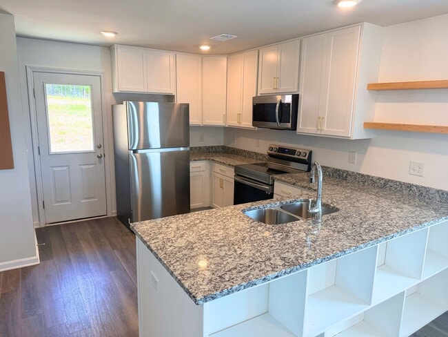 Photo - 106 White Rapids Way