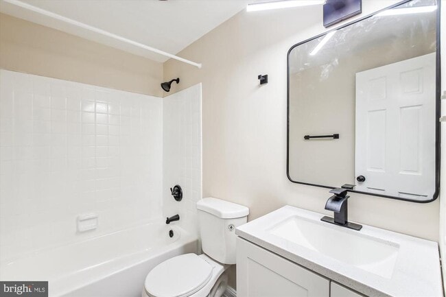 Photo - 803 Congressional Ct