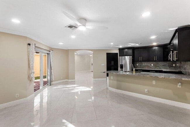 Photo - 6384 Adriatic Way