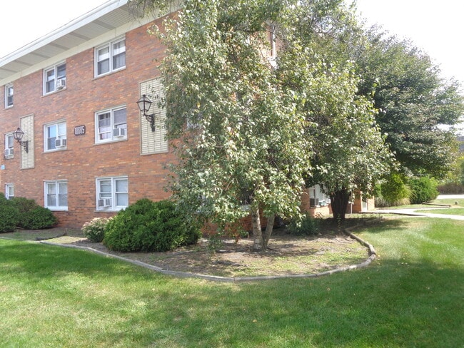 Building Photo - 10805 S Lloyd Dr Unit 3 Rental