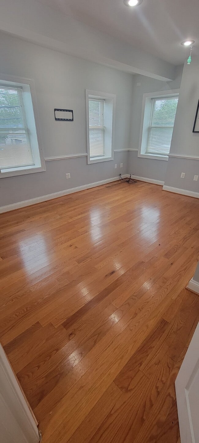 Photo - 218 Main St Unit Office Space Available $750