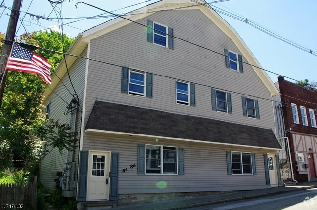 Building Photo - 84 Main St Rental