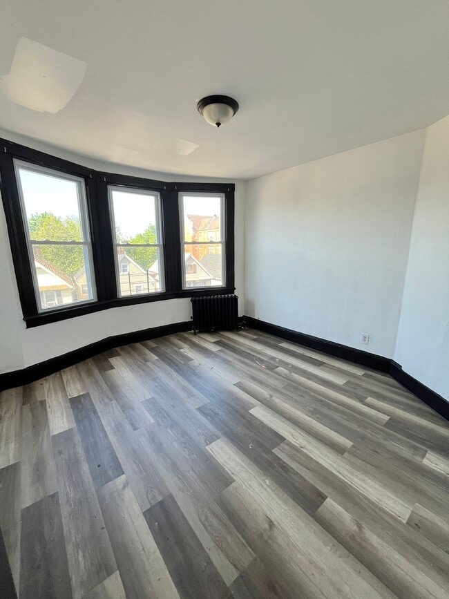 144 Clendenny Ave 3L