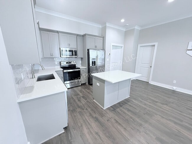 1402 Pleasant Dr