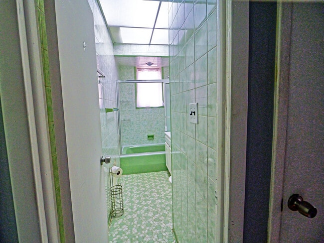 Photo - 307 Avenue W