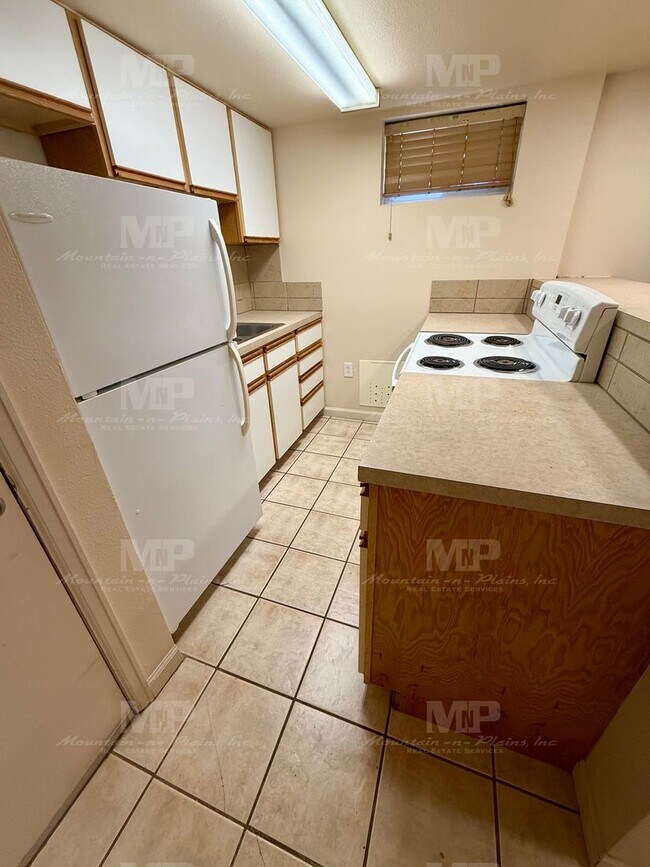Photo - 611 1/2 S Grant Avenue