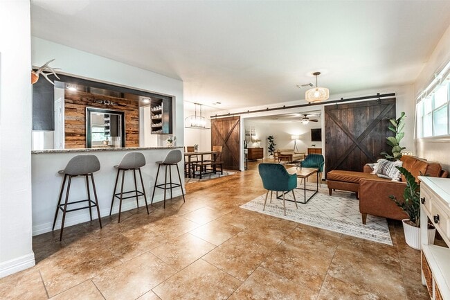 Photo - 11 10th Ave N