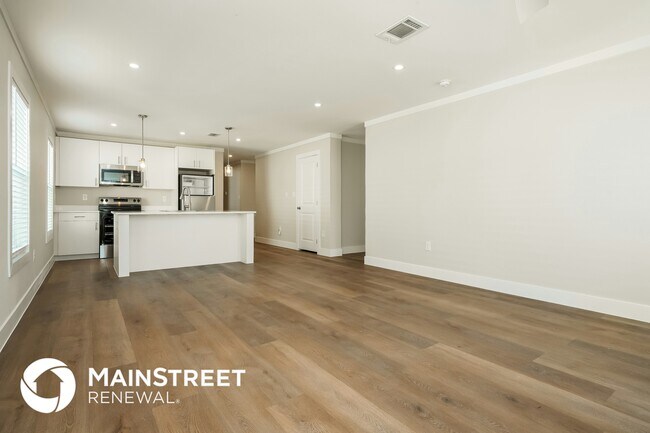 Photo - 2104 Belzise Terrace