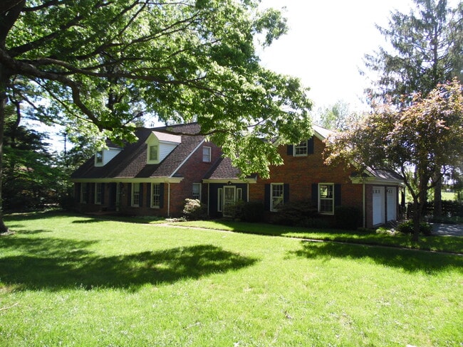 Photo - 290 Heritage Rd